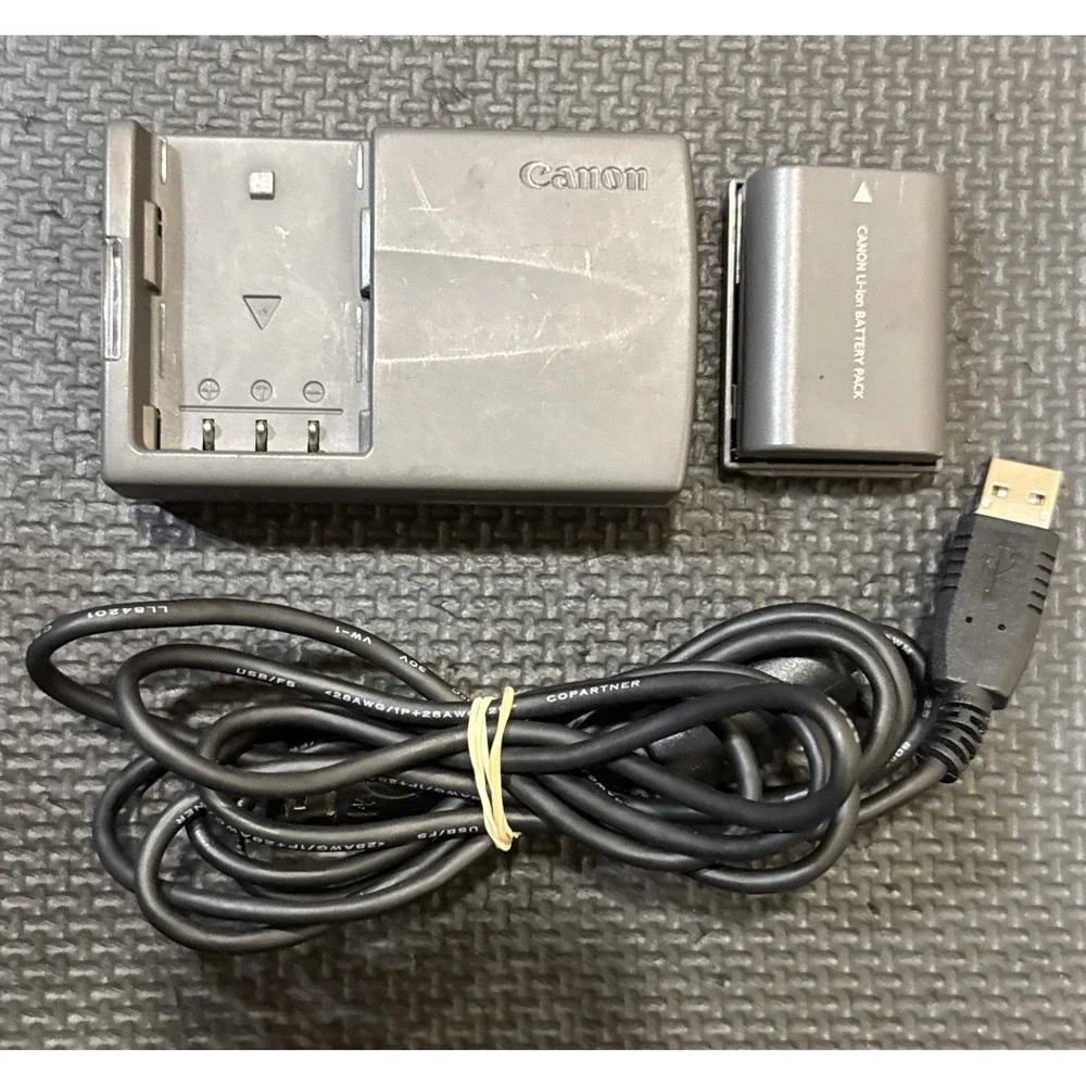 Canon PowerShot S70 7.1MP Compact Digital Camera Bundle